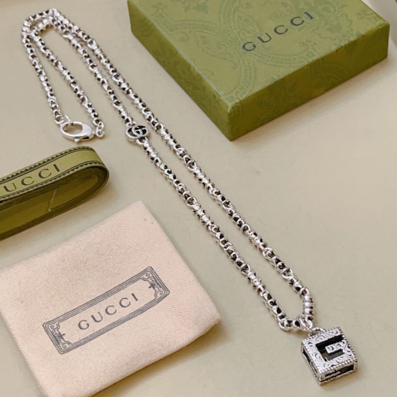 G*u*i necklaces